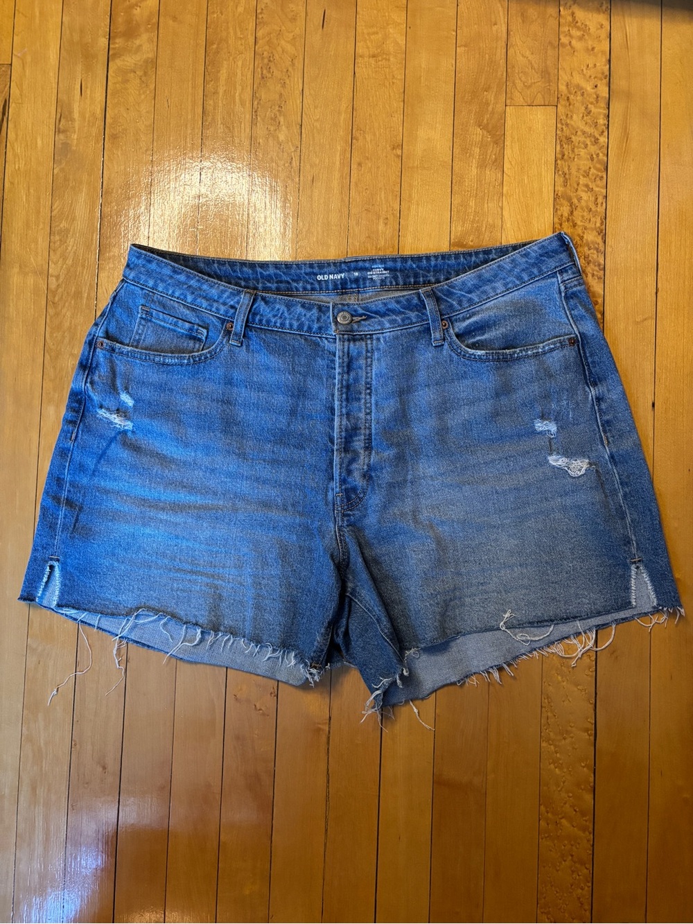 EUC Old Navy High-Rise Curvy OG Straight Distressed Jean Shorts | Women’s 18